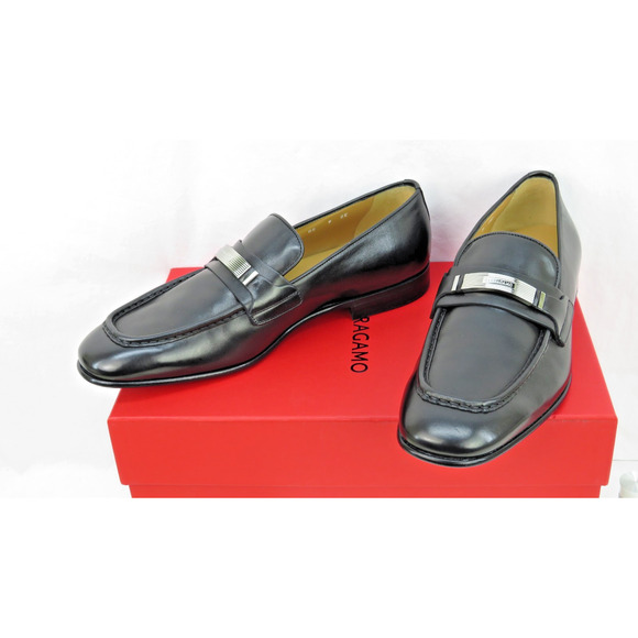 NIB FERRAGAMO DUMAS BLACK LEATHER METAL ENRAVED LOGO LOAFERS 9.5 EE - Picture 11 of 12
